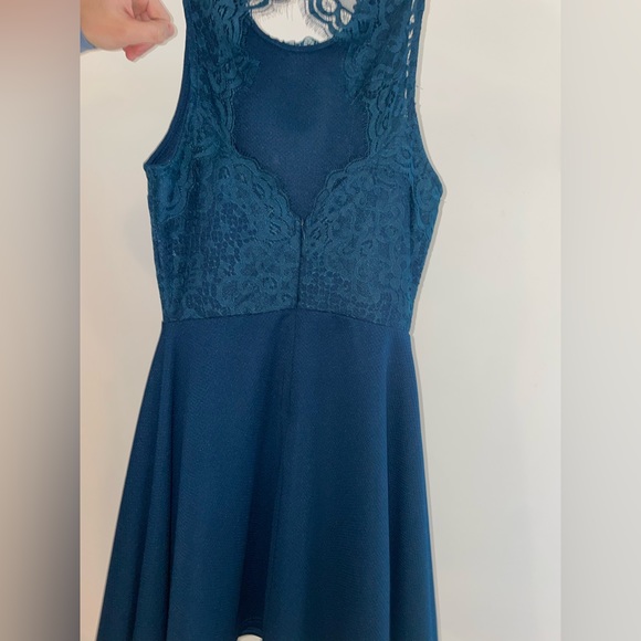 Dark blue Lulu’s dress size XS only worn once - Picture 3 of 4